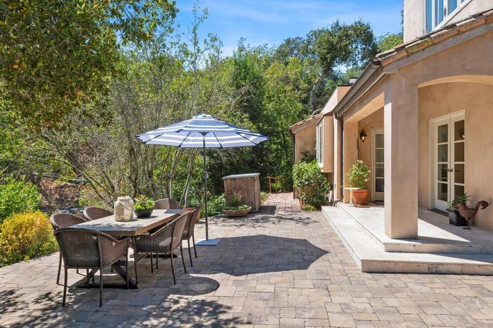 Photo of Outdoor in Farm Hills