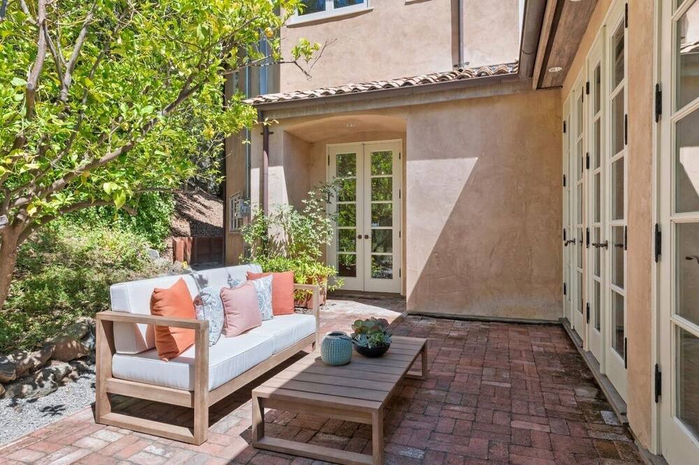 Photo of Outdoor in Farm Hills
