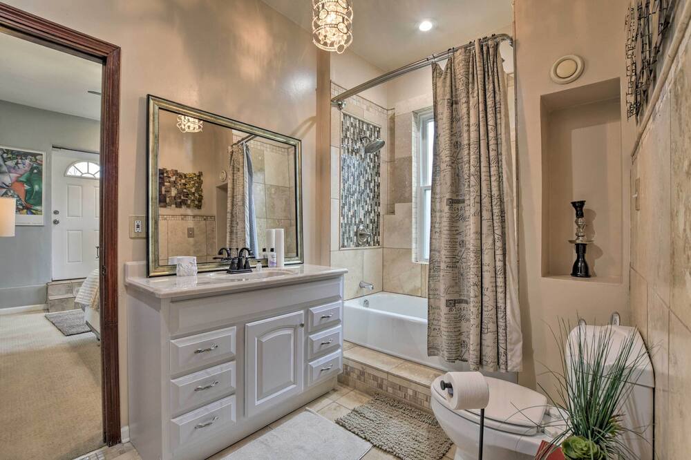 Photo of Bathroom in North Kenwood