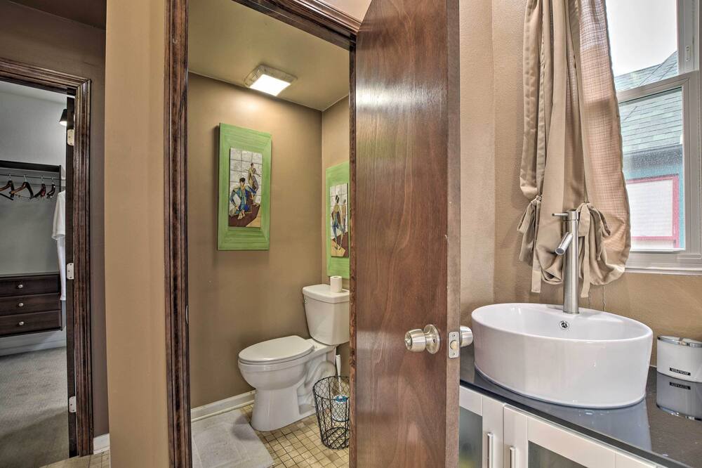 Photo of Bathroom in North Kenwood