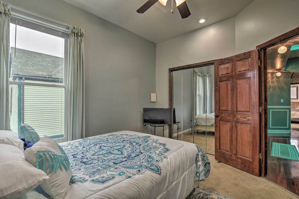 Photo of Bedroom in North Kenwood