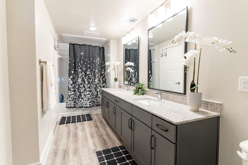 Photo of Bathroom in Rowlett
