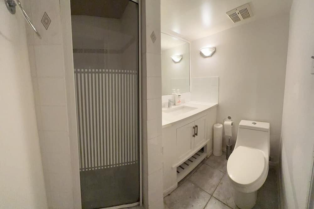 Photo of Bathroom in Longueuil