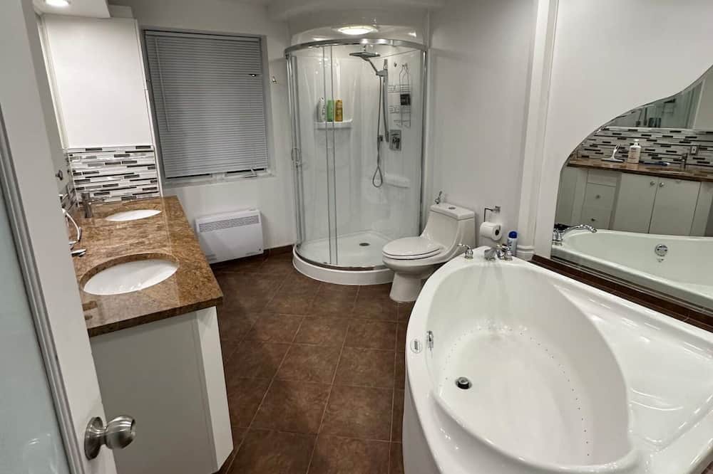 Photo of Bathroom in Longueuil