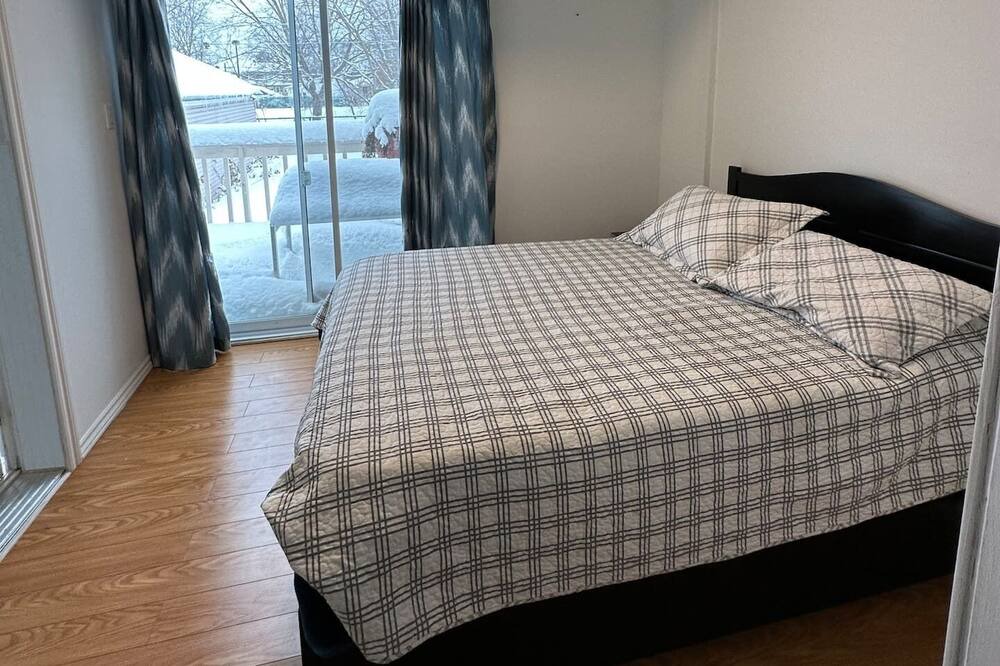 Photo of Bedroom in Longueuil