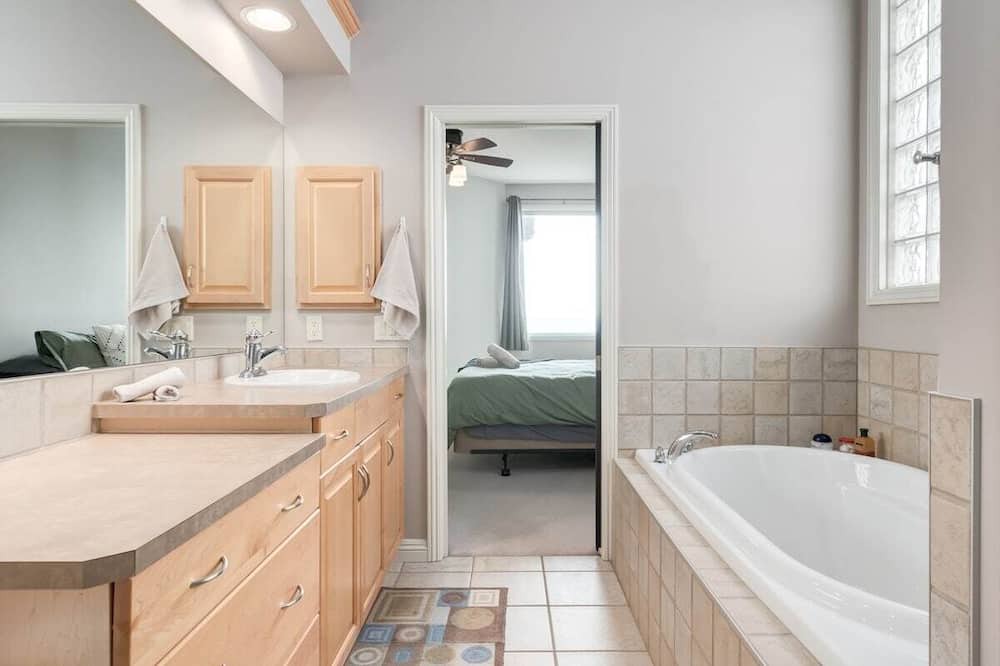 Photo of Bathroom in Springbank Hill