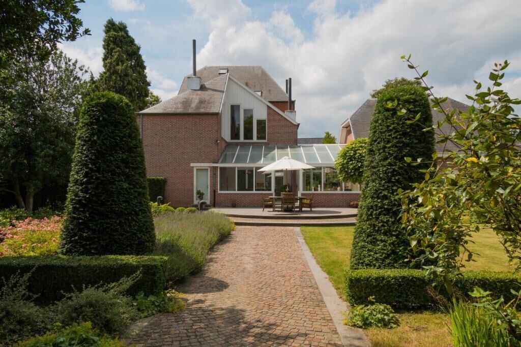 Photo of Outdoor in Bevel