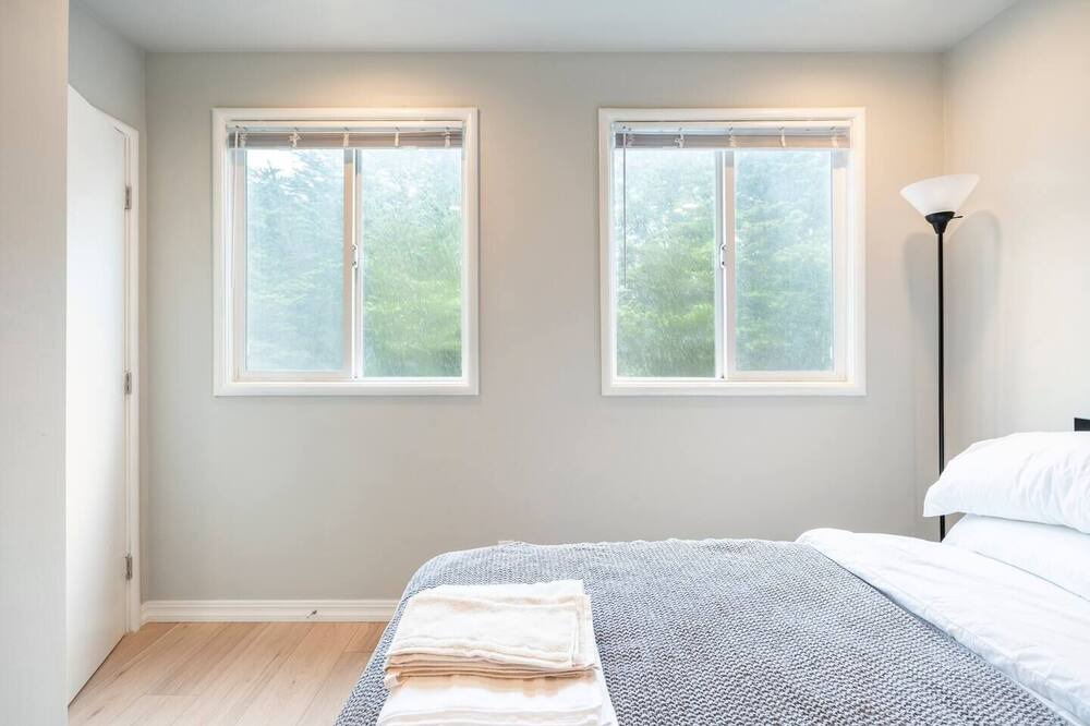 Photo of Bedroom in Eureka Valley