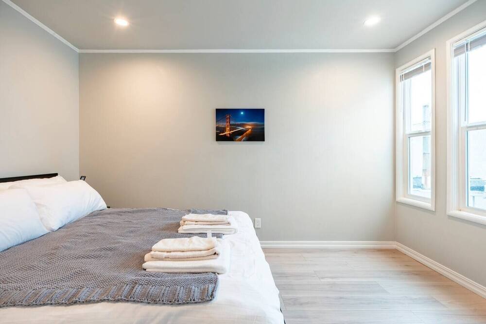 Photo of Bedroom in Eureka Valley