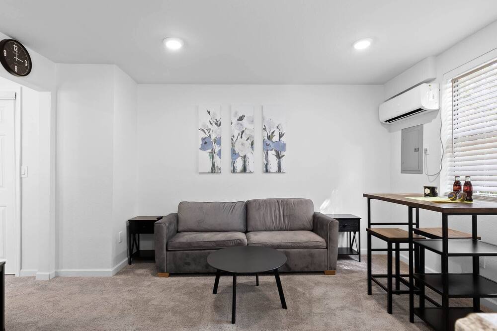Photo of Livingroom in East Ridge