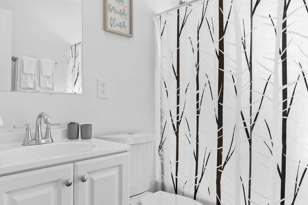 Photo of Bathroom in East Ridge