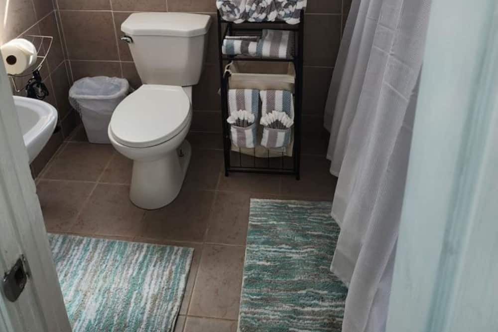 Photo of Bathroom in Tar Bay