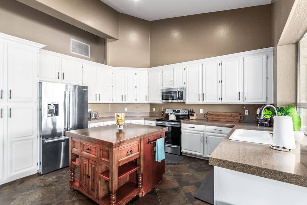 Photo of Kitchen in Foothills Club West