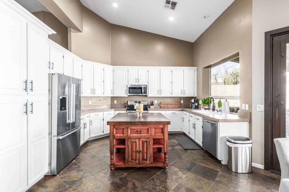 Photo of Kitchen in Foothills Club West