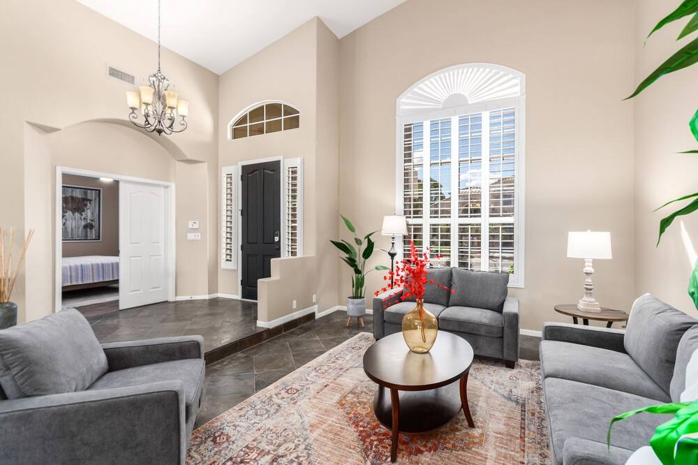 Photo of Livingroom in Foothills Club West