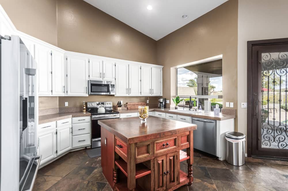 Photo of Kitchen in Foothills Club West
