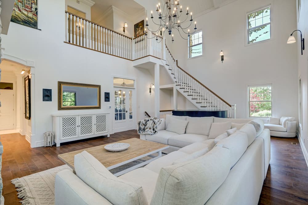 Photo of Livingroom in Boucherville