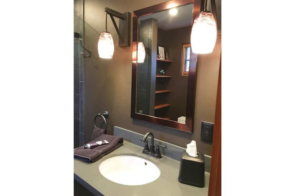 Photo of Bathroom in Mount Carmel