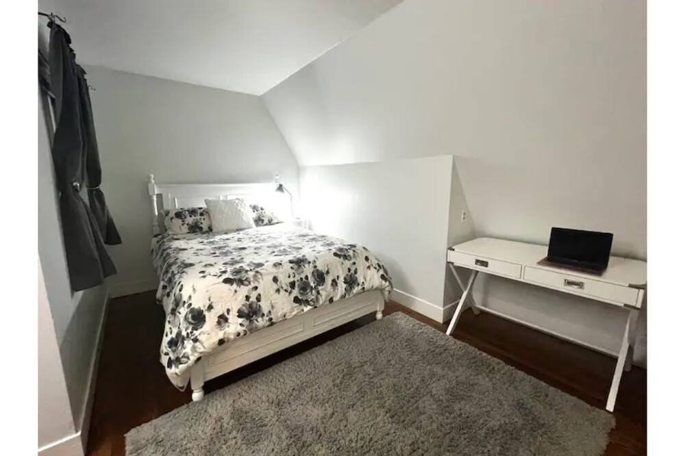 Photo of Bedroom in Mount Carmel