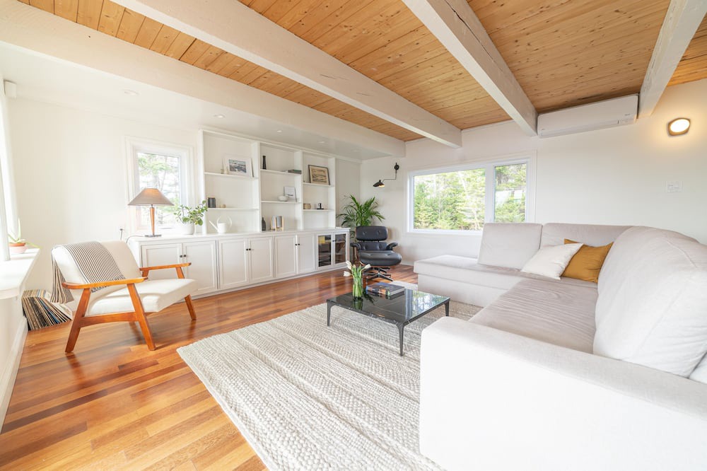 Photo of Livingroom in Boutiliers Point