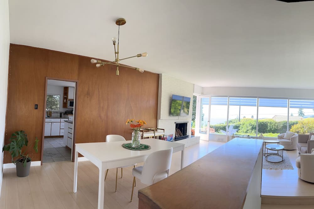 Photo of Kitchen in West Vancouver