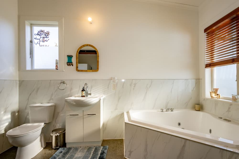Photo of Bathroom in Raetihi
