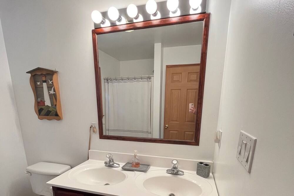 Photo of Bathroom in Castleton-on-Hudson
