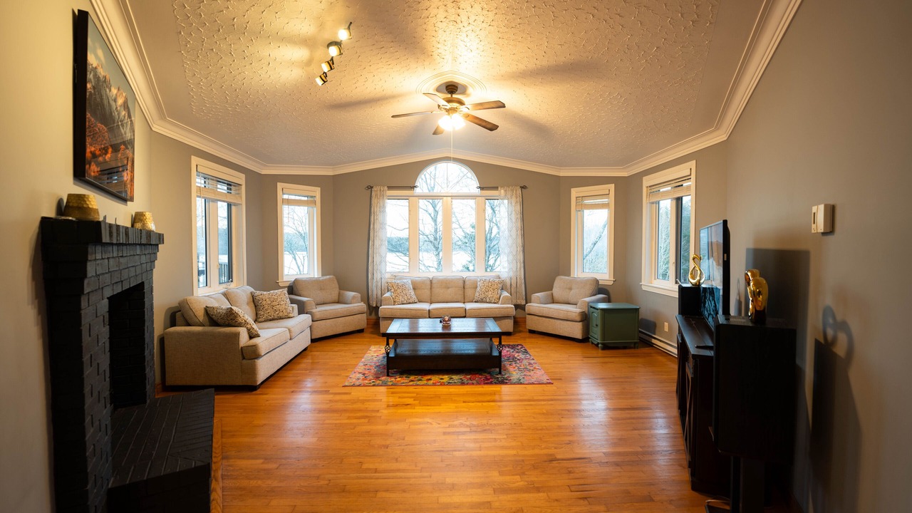 Photo of Livingroom in Bayside
