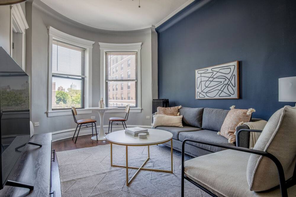 Photo of Livingroom in Wrigleyville