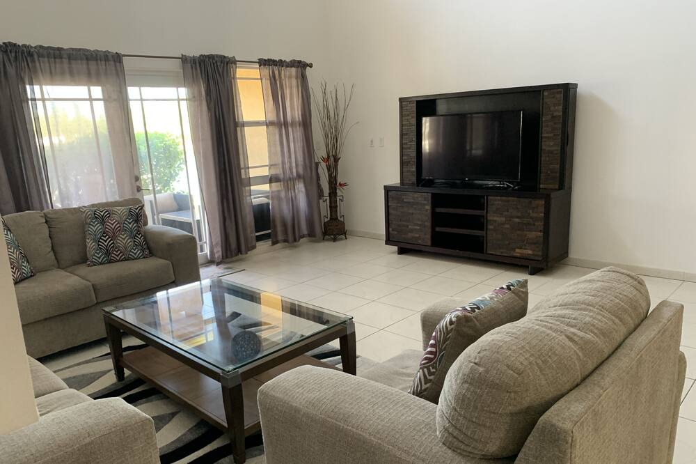 Photo of Livingroom in Bell Channel Bay