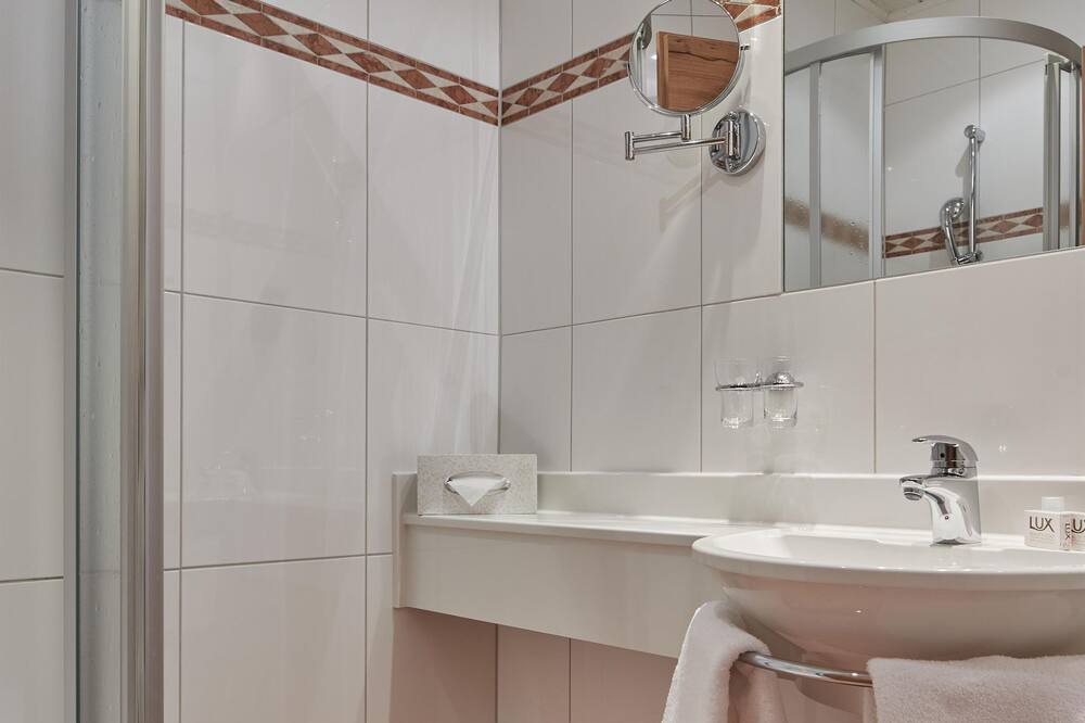 Photo of Bathroom in Gleiming