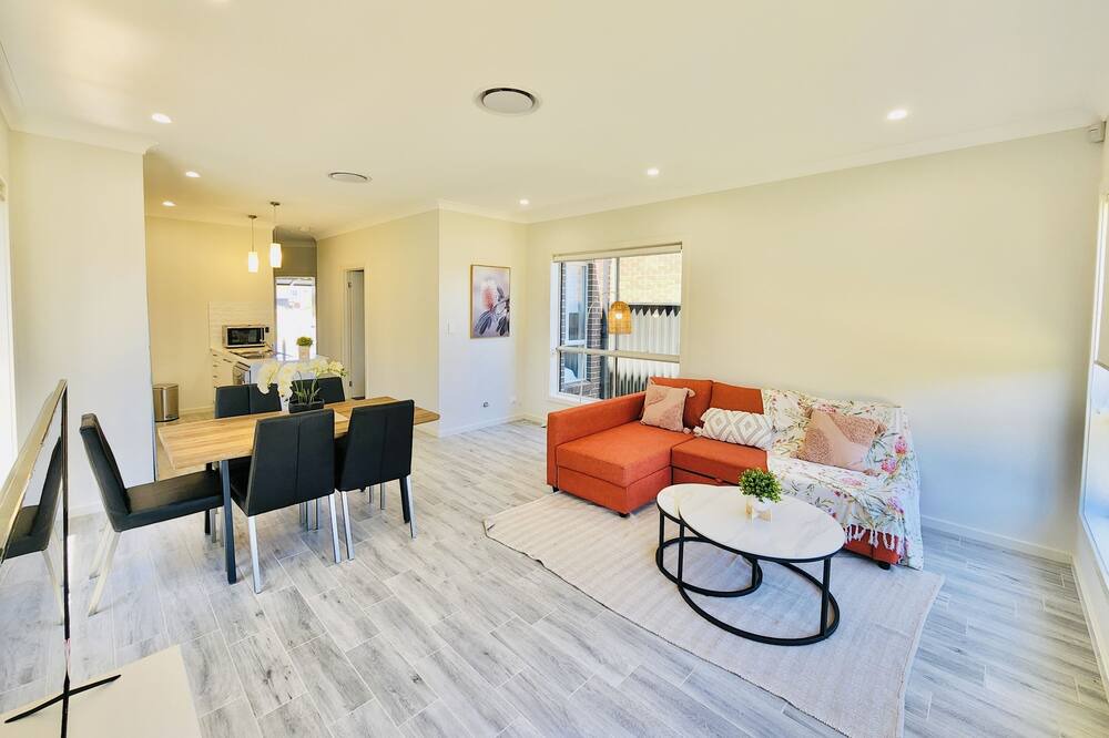 Photo of Livingroom in Bardia