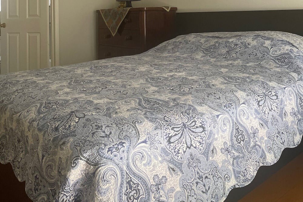Photo of Bedroom in La Canada Flintridge