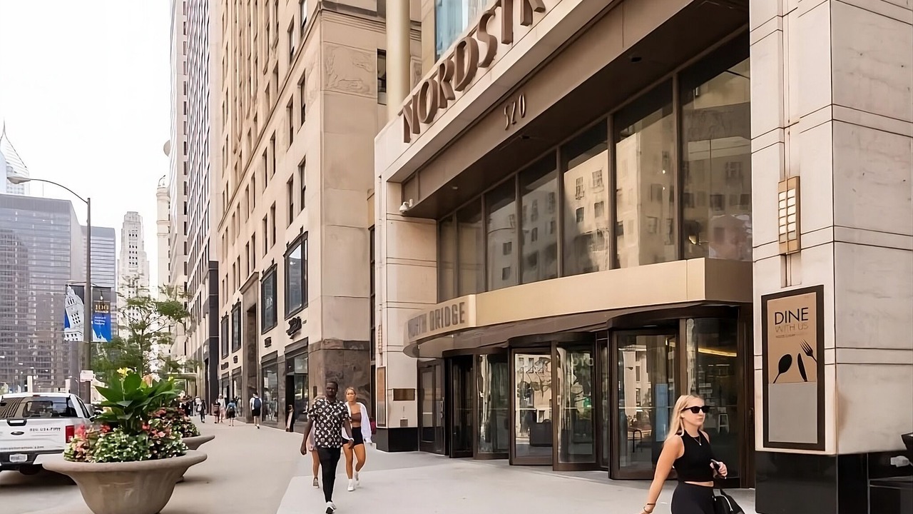 Photo of Outdoor in Downtown Chicago