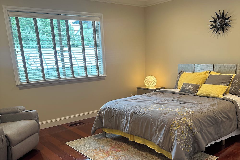 Photo of Bedroom in Moss Beach