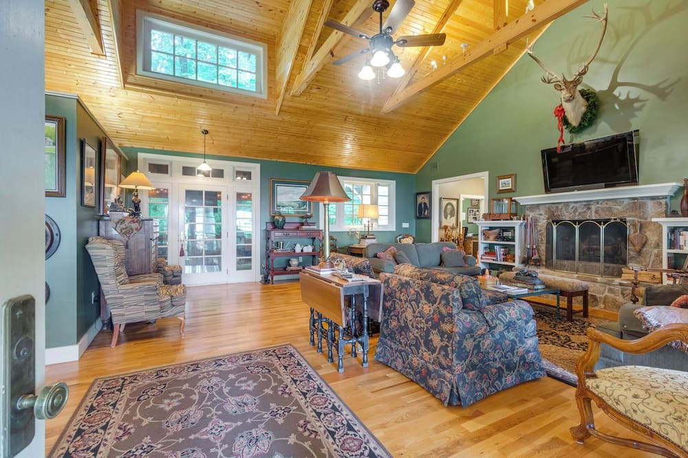 Photo of Livingroom in Monteagle