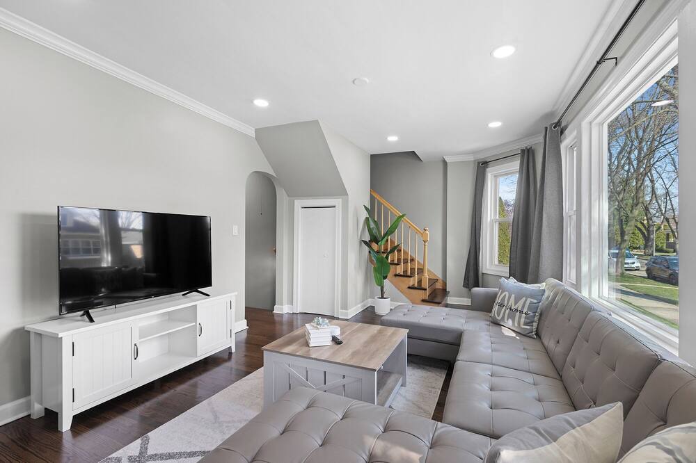 Photo of Livingroom in Morton Grove