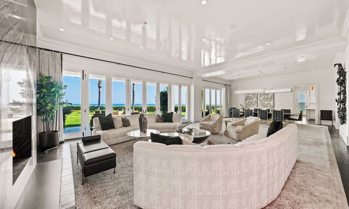 Photo of Livingroom in Eastern Malibu