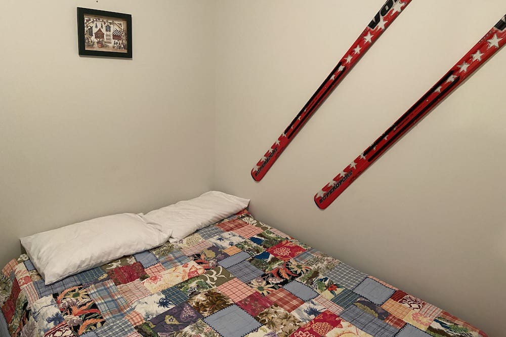 Photo of Bedroom in Owl's Head Ski Resort
