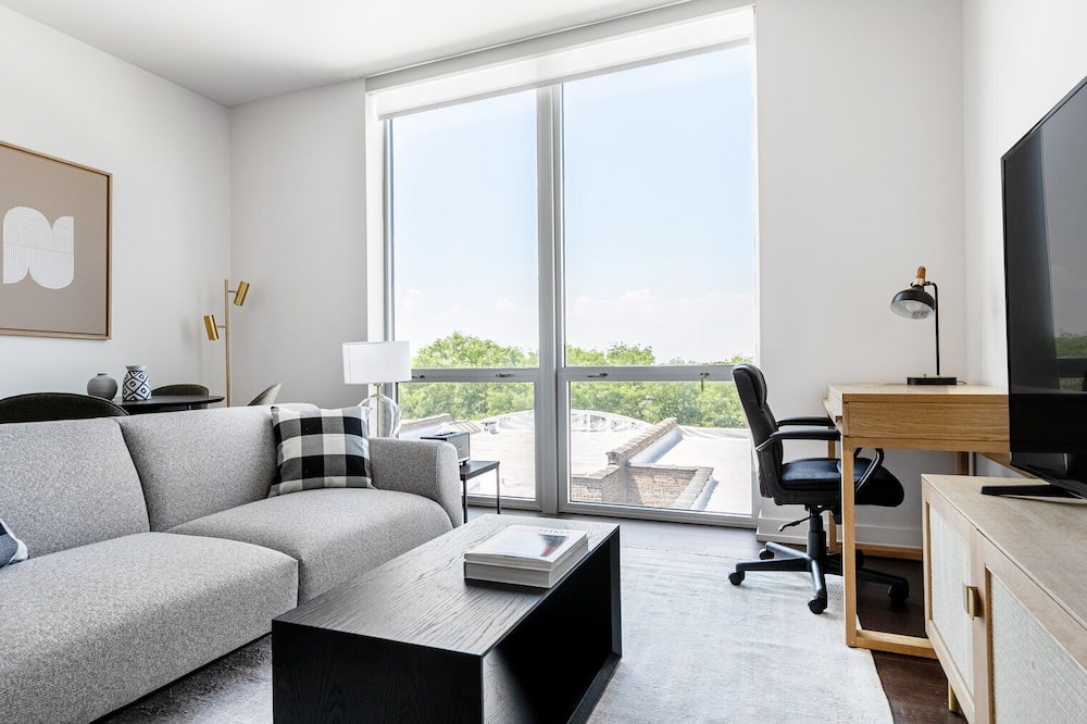 Photo of Livingroom in North Center