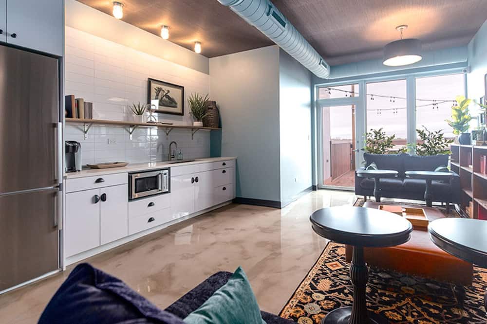 Photo of Livingroom in North Center