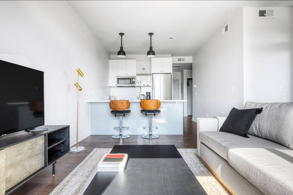 Photo of Livingroom in North Center