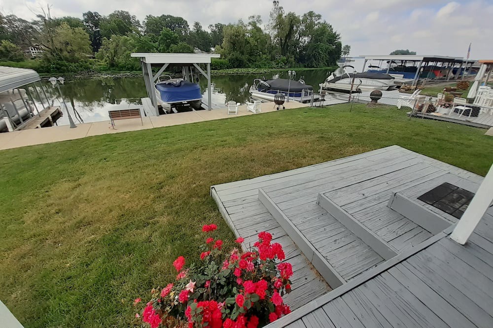 Photo of Outdoor in Lakeview