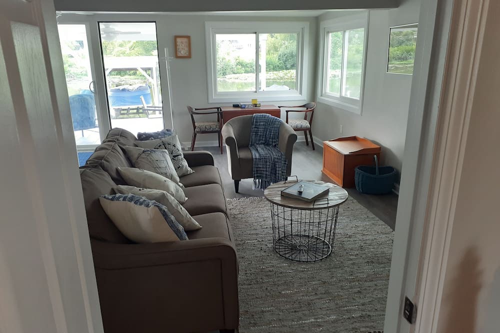 Photo of Livingroom in Lakeview