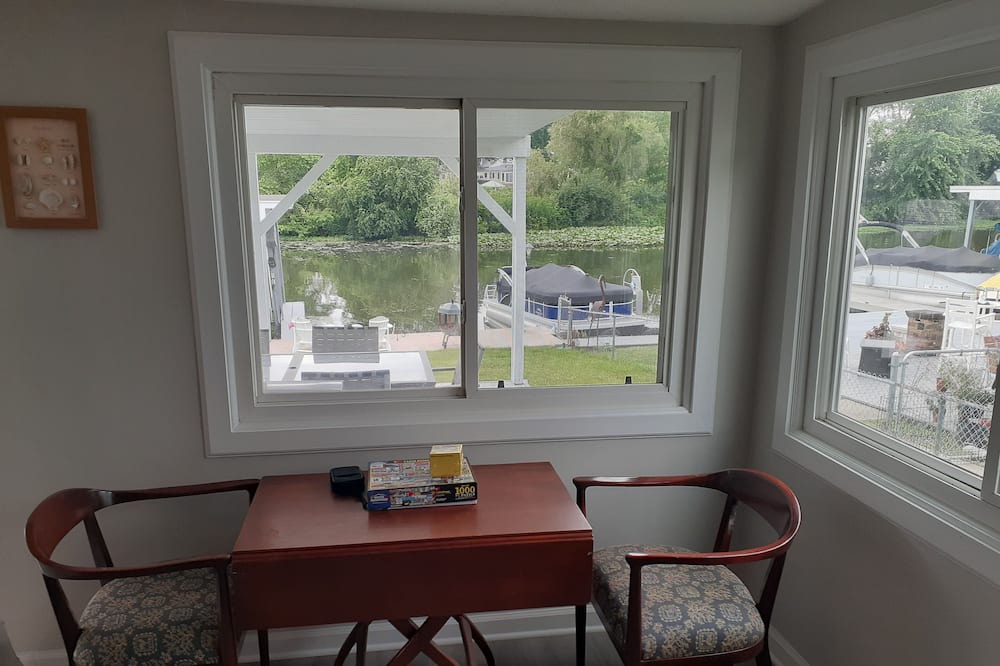 Photo of Bedroom in Lakeview