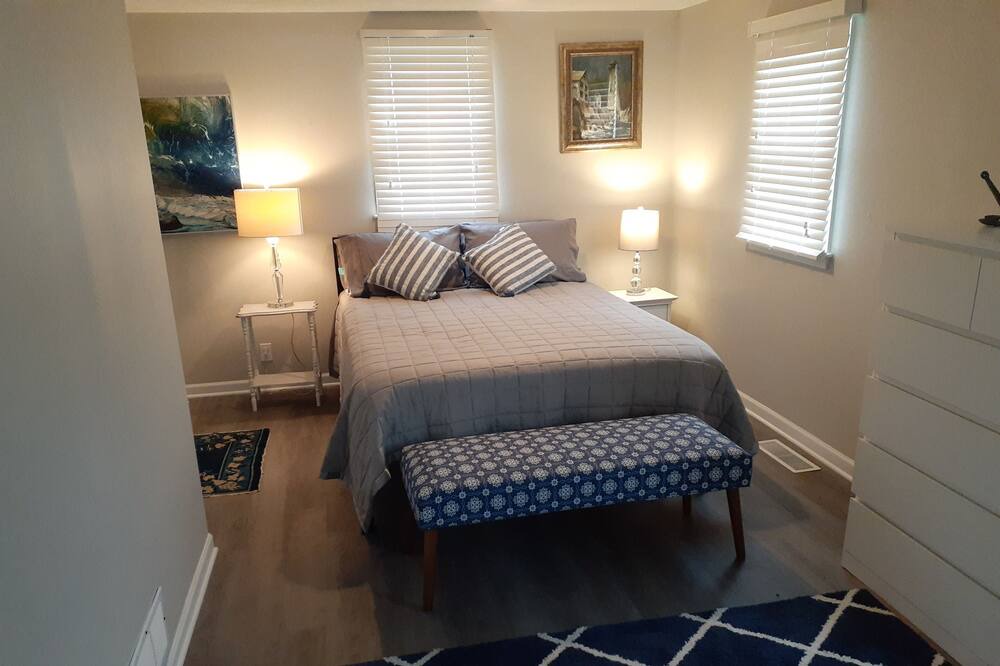 Photo of Bedroom in Lakeview