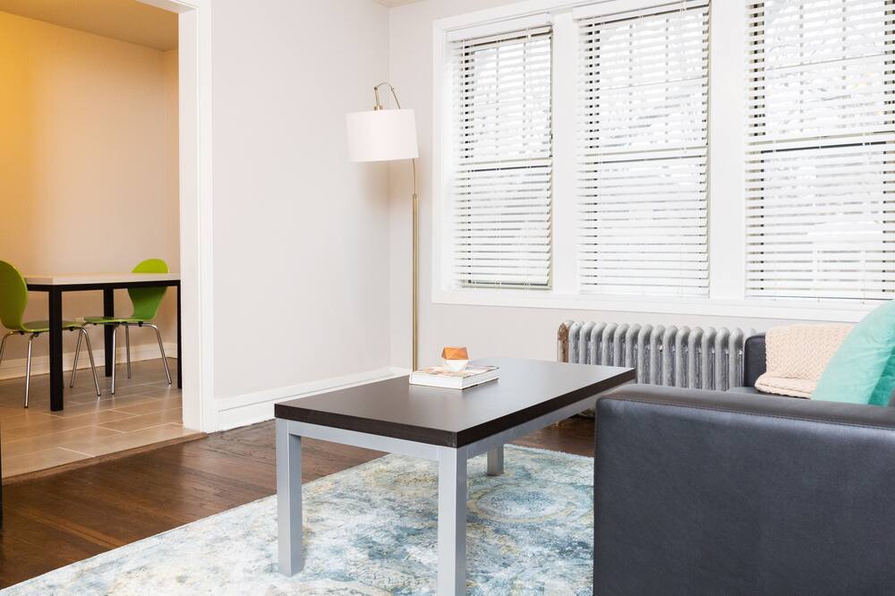 Photo of Livingroom in Kenwood