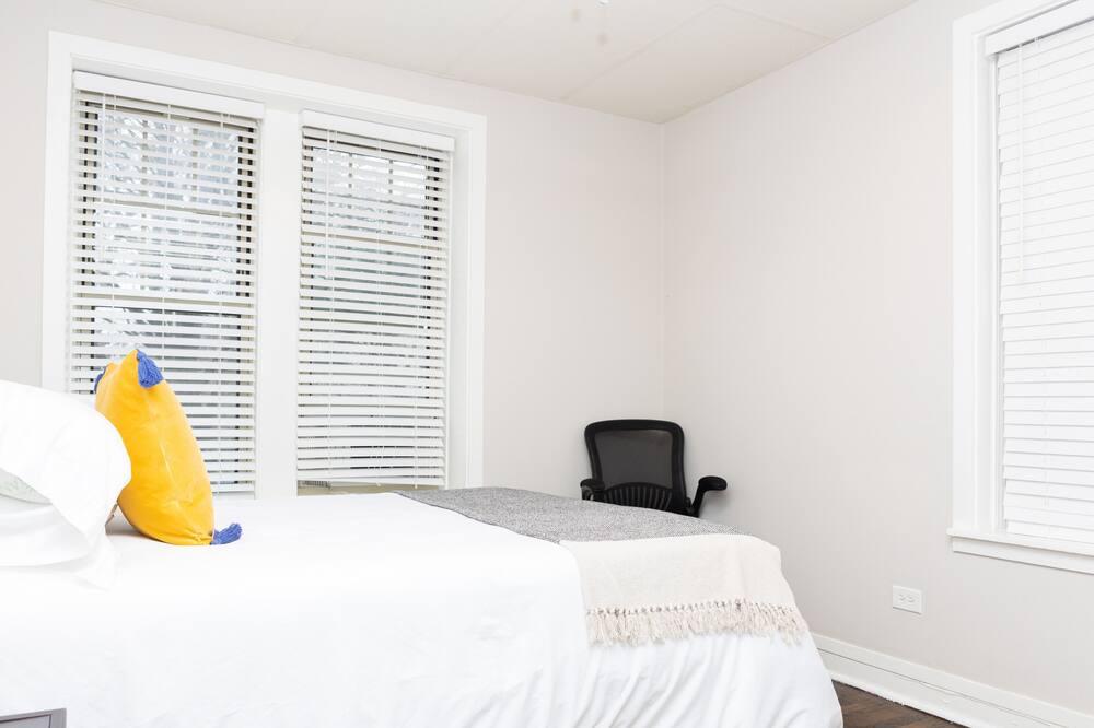 Photo of Bedroom in Kenwood