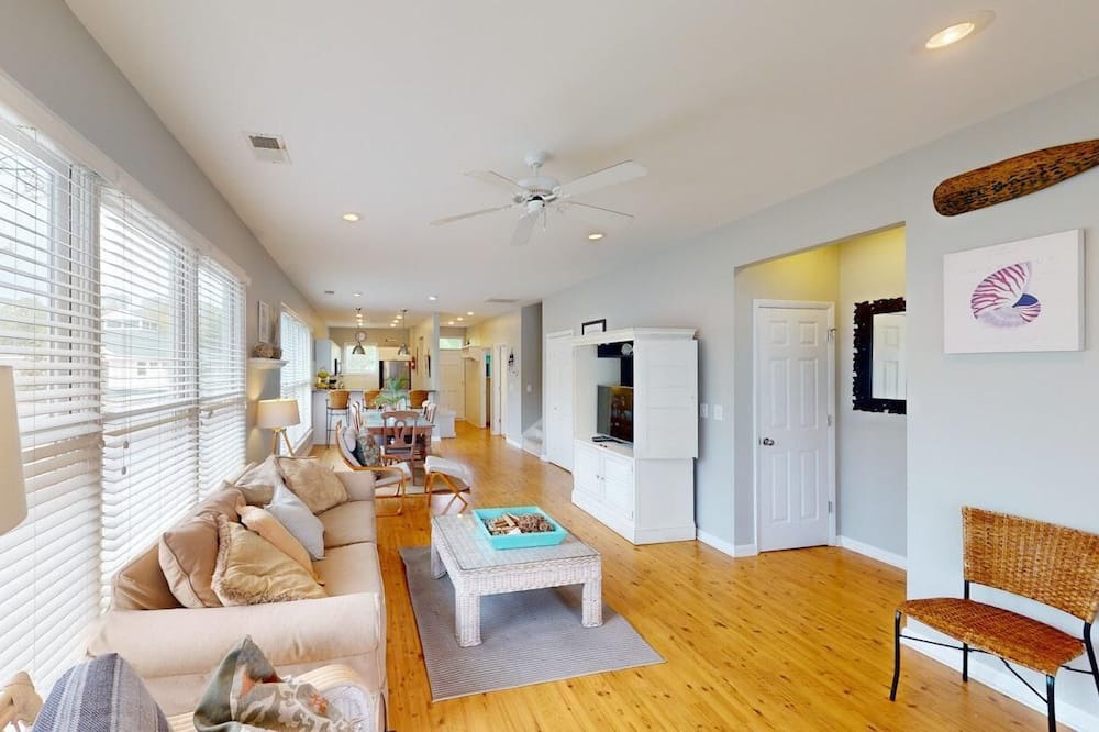 Photo of Livingroom in Litchfield by the Sea