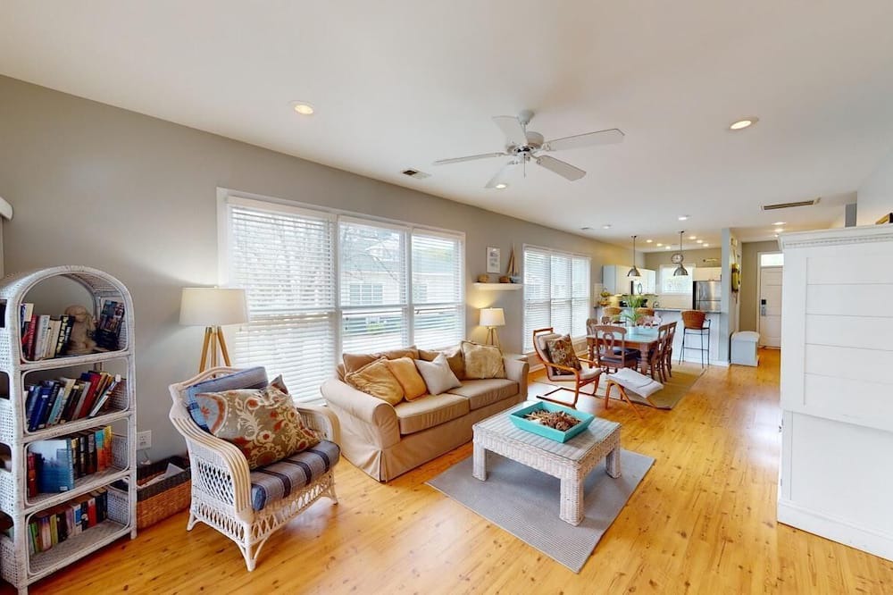 Photo of Livingroom in Litchfield by the Sea